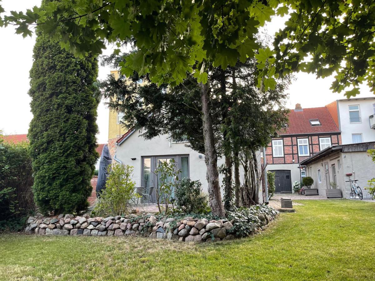 kleines Appartement am Schlossparkcenter Schwerin  Exterior foto